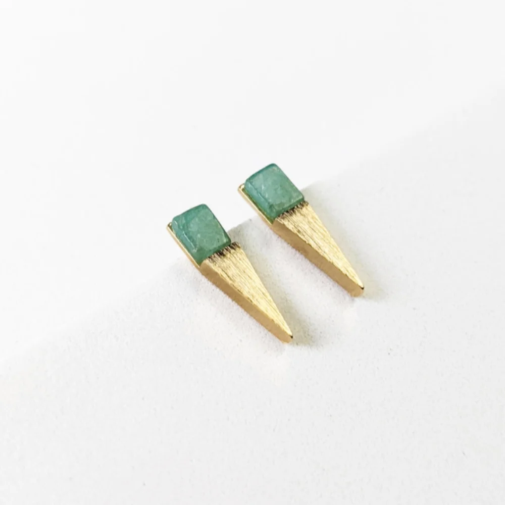 🦋LAST🦋 NWT Lovoda Jade and Brushed Gold Point Studs